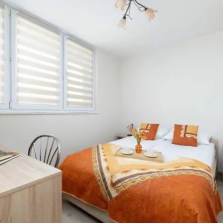 Elegant In Center With Desk And View By Renters Katowice