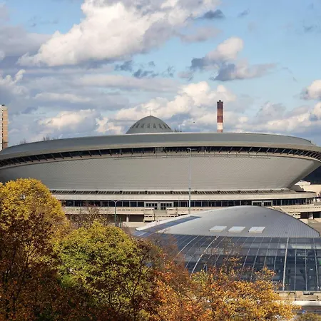 Apartament Elegant In Center With Desk And View By Renters