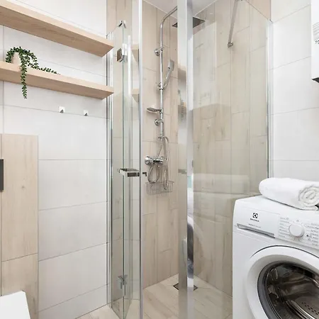 Elegant In Center With Desk And View By Renters Apartment