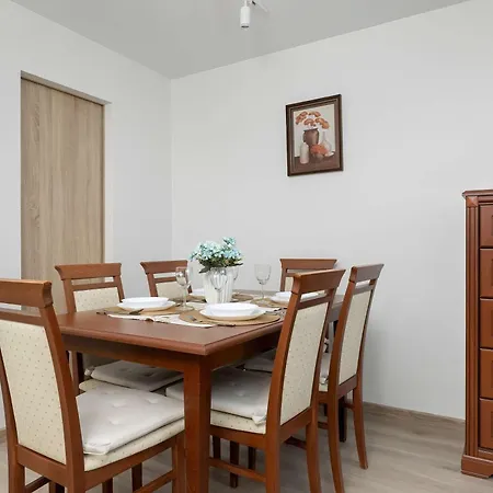 Elegant In Center With Desk And View By Renters *