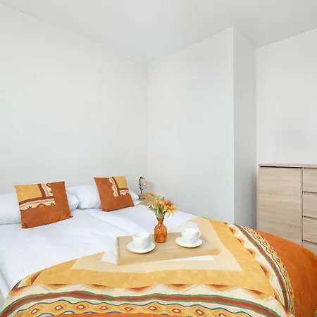 Elegant In Center With Desk And View By Renters *