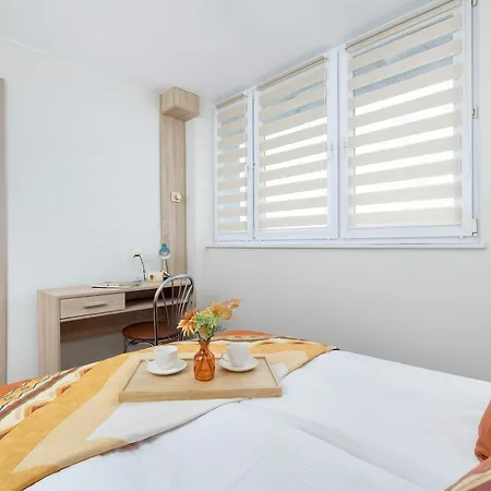 Apartament Elegant In Center With Desk And View By Renters Katowice