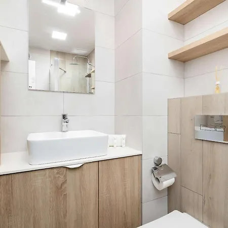 Elegant In Center With Desk And View By Renters Apartment Katowice