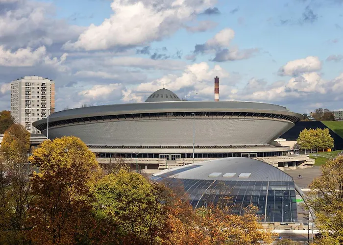 Apartment Elegant In Center With Desk And View By Renters