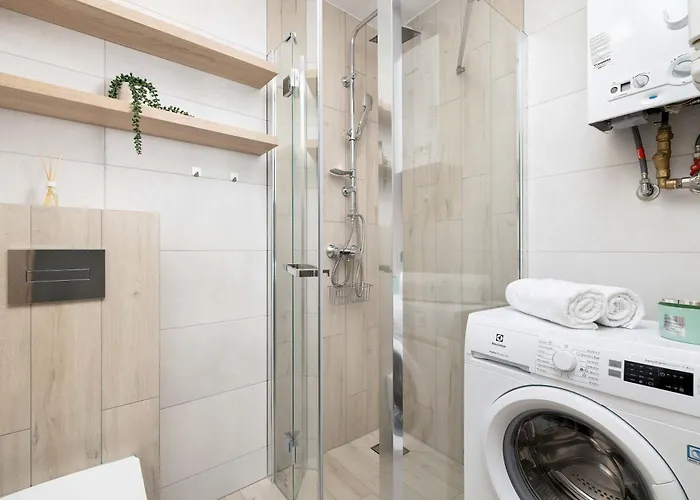 Elegant In Center With Desk And View By Renters Apartment