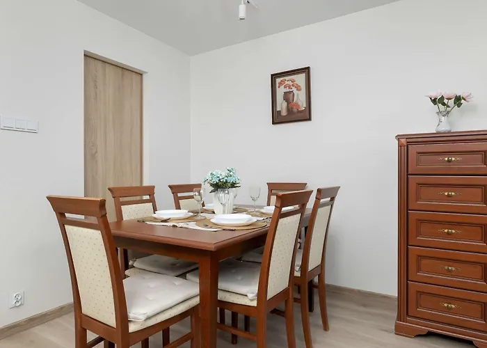 Elegant In Center With Desk And View By Renters *