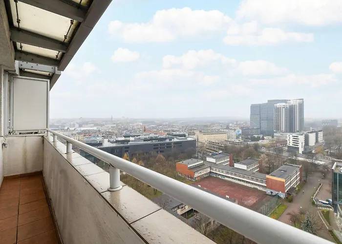 Elegant In Center With Desk And View By Renters *